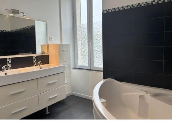 Maison à ROCHEFORT, 17300 - 3 pièces 82m²