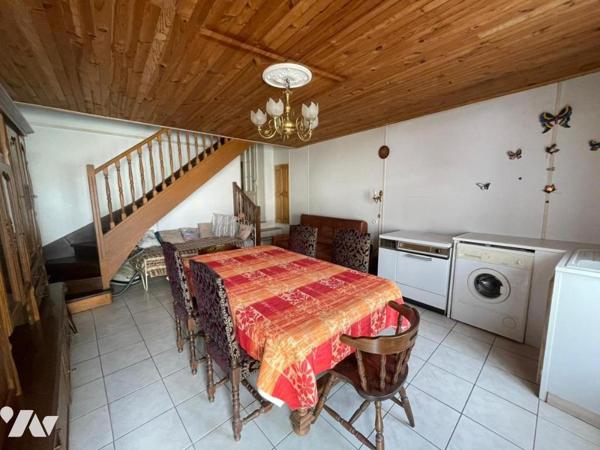MAISON DE 77 M² - DEPENDANCES - JARDIN