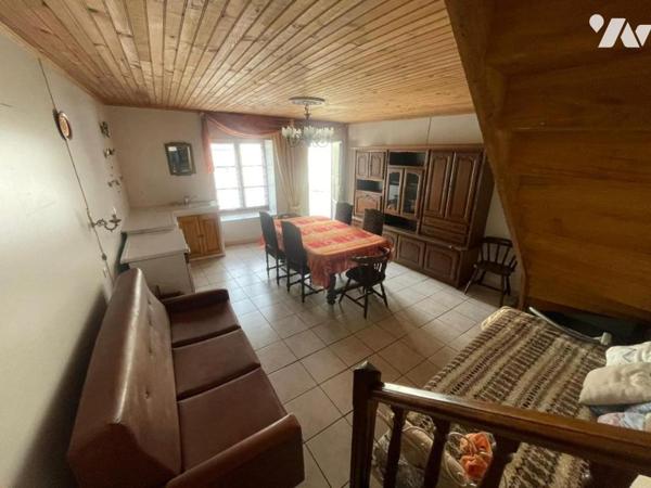 MAISON DE 77 M² - DEPENDANCES - JARDIN