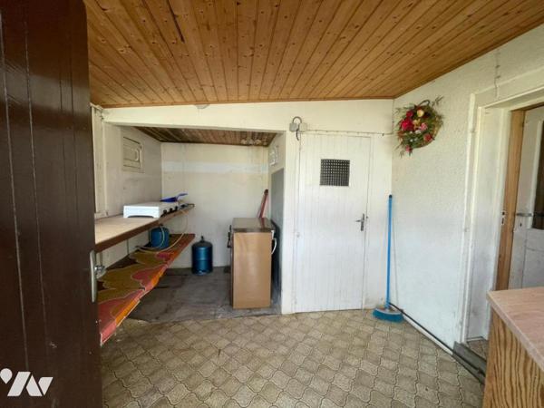 MAISON DE 77 M² - DEPENDANCES - JARDIN