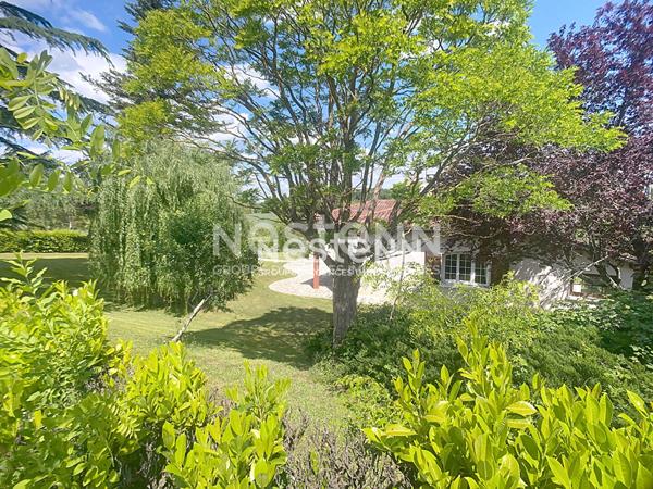 A vendre maison plain pied, garage double et terrain de 5135m²