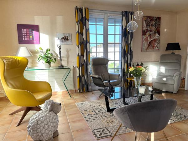 Maison 7 pièces d'environ 159 m2 avec garage proche de tous commerces