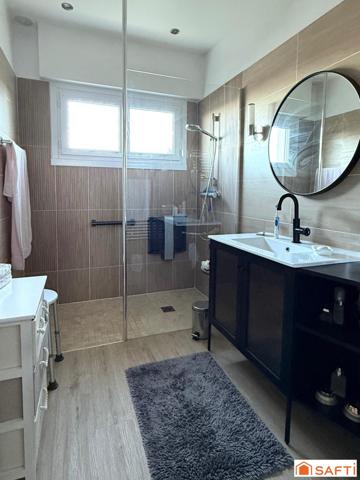 Maison 7 pièces d'environ 159 m2 avec garage proche de tous commerces