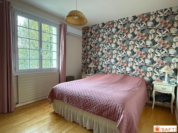 Maison 7 pièces d'environ 159 m2 avec garage proche de tous commerces