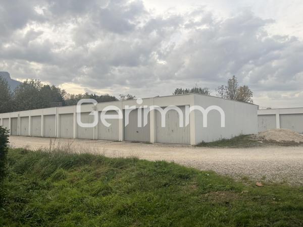 Location Emplacement parking couvert pièce SAINT-EGREVE (38120) - RUE DES BONNAIS - 15m² 100.8 €/mois - Gerimm