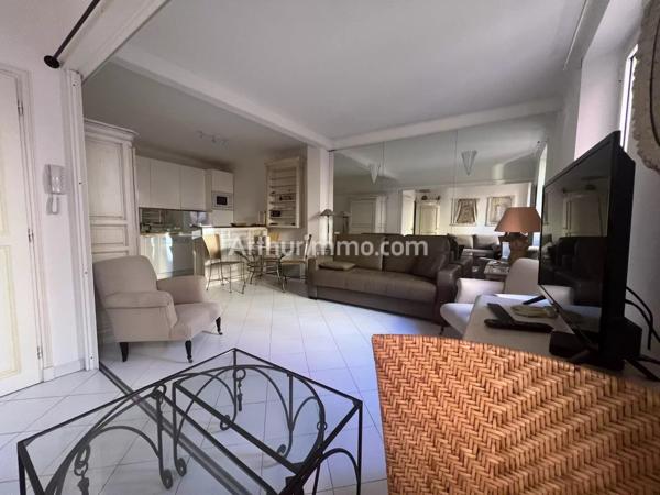 Location                                                      Appartement
                        
                     1 pièces                      33 m2                     à Saint-Tropez