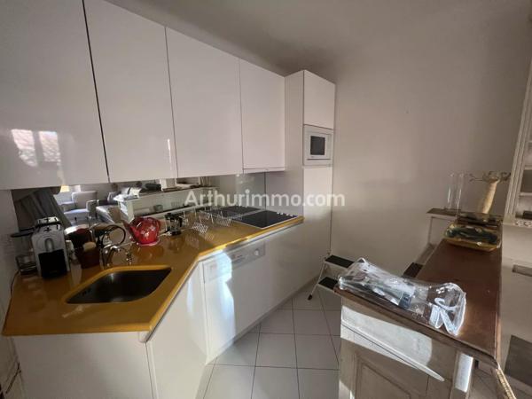 Location                                                      Appartement
                        
                     1 pièces                      33 m2                     à Saint-Tropez