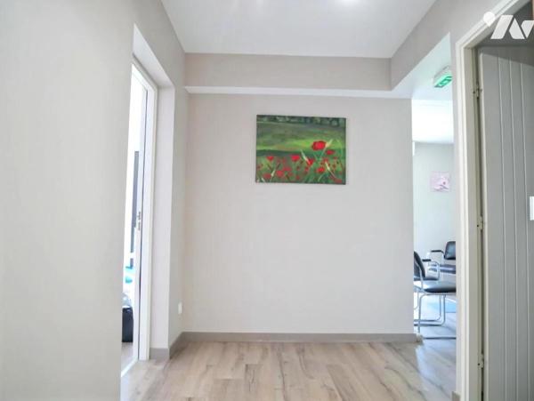 Quartier d'Aiguelongue, un local d'une superficie de 44 m², au 1er étage avec ascenseur, accès PMR.