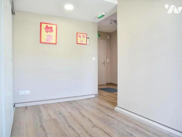 Quartier d'Aiguelongue, un local d'une superficie de 44 m², au 1er étage avec ascenseur, accès PMR.