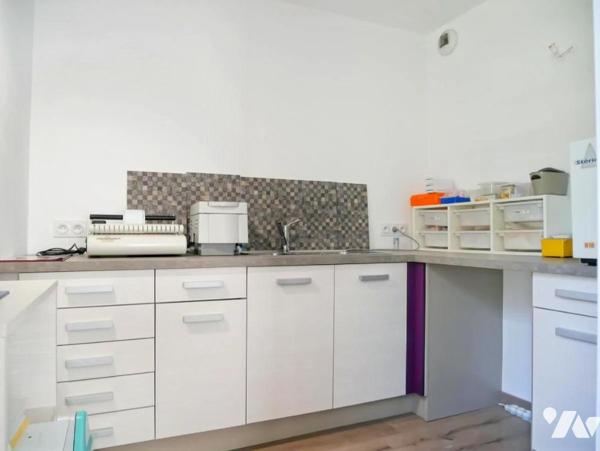 Quartier d'Aiguelongue, un local d'une superficie de 44 m², au 1er étage avec ascenseur, accès PMR.