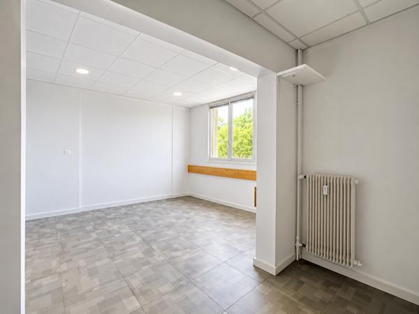 COURNON D'AUVERGNE- PLATEAU DE BUREAUX 82 M2 - Cournon d auvergne