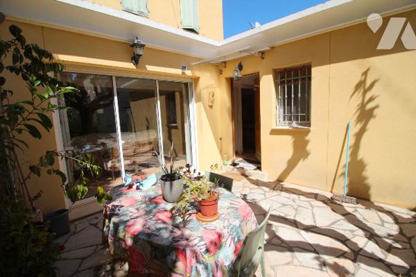 Villa de 115m2 habitables (avec sa belle terrasse et son jardin) sur 1 terrain 225m2 à Sainte-Anne