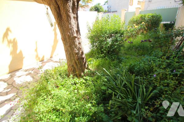 Villa de 115m2 habitables (avec sa belle terrasse et son jardin) sur 1 terrain 225m2 à Sainte-Anne