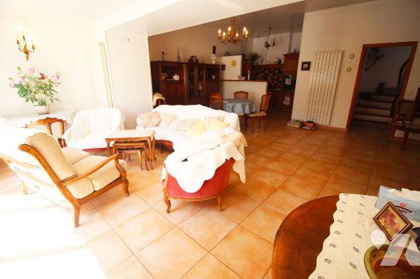 Villa de 115m2 habitables (avec sa belle terrasse et son jardin) sur 1 terrain 225m2 à Sainte-Anne