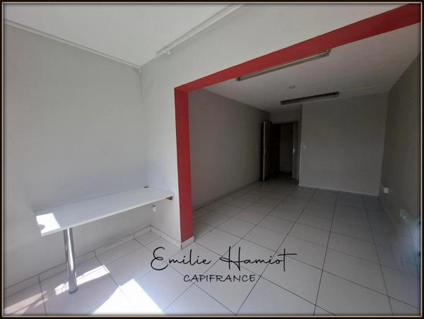 À LOUER – Local professionnel avec vue mer – Fort-de-France, Batelière (Immeuble Le Panorama)