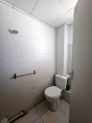 À LOUER – Local professionnel avec vue mer – Fort-de-France, Batelière (Immeuble Le Panorama)