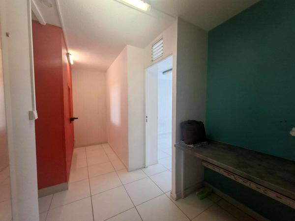 À LOUER – Local professionnel avec vue mer – Fort-de-France, Batelière (Immeuble Le Panorama)