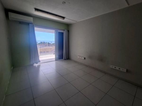 À LOUER – Local professionnel avec vue mer – Fort-de-France, Batelière (Immeuble Le Panorama)