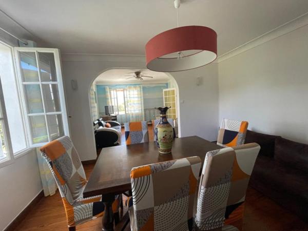 Maison - Proximite oloron-sainte-marie - Réf.:205288 SUR LES COTEAUX - 10 MN D'OLORON -VILLA DE CONCEPTION PLAIN-PIED AVEC GARAGE EN SOUS-SOL - T B E D'ENTRETIEN - ELECTRICITE AUX NORMES-