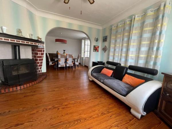 Maison - Proximite oloron-sainte-marie - Réf.:205288 SUR LES COTEAUX - 10 MN D'OLORON -VILLA DE CONCEPTION PLAIN-PIED AVEC GARAGE EN SOUS-SOL - T B E D'ENTRETIEN - ELECTRICITE AUX NORMES-