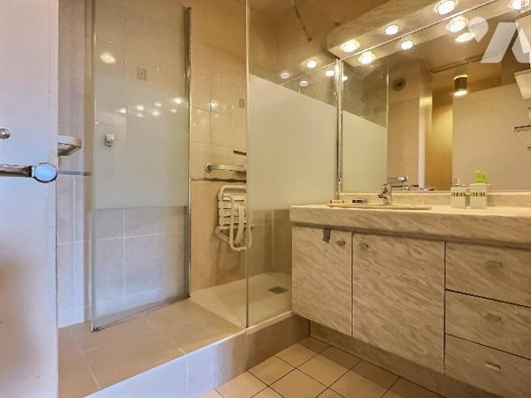 3 CHAMBRES - BALCONS - PARKING