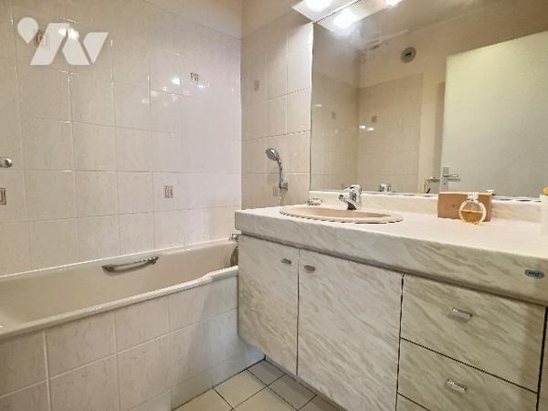 3 CHAMBRES - BALCONS - PARKING