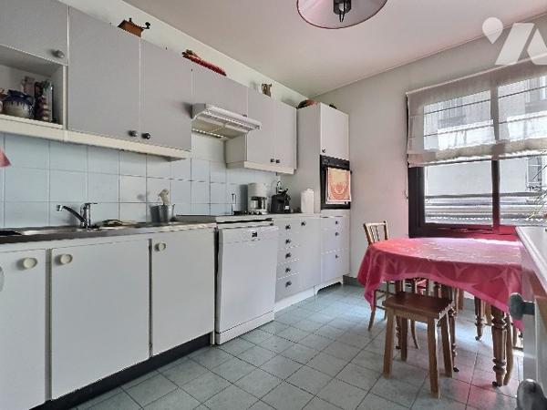 3 CHAMBRES - BALCONS - PARKING