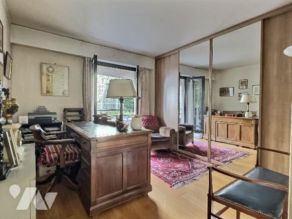 3 CHAMBRES - BALCONS - PARKING