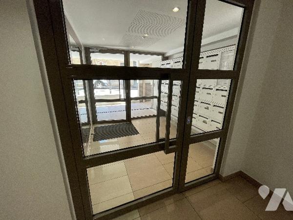T2 +parking BLANCARDE 13004, au calme, 3 rue BERANGER , terrasse pas de vis a vis.