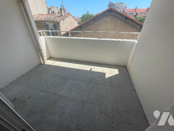 T2 +parking BLANCARDE 13004, au calme, 3 rue BERANGER , terrasse pas de vis a vis.