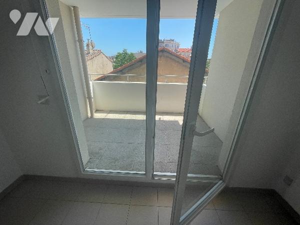 T2 +parking BLANCARDE 13004, au calme, 3 rue BERANGER , terrasse pas de vis a vis.