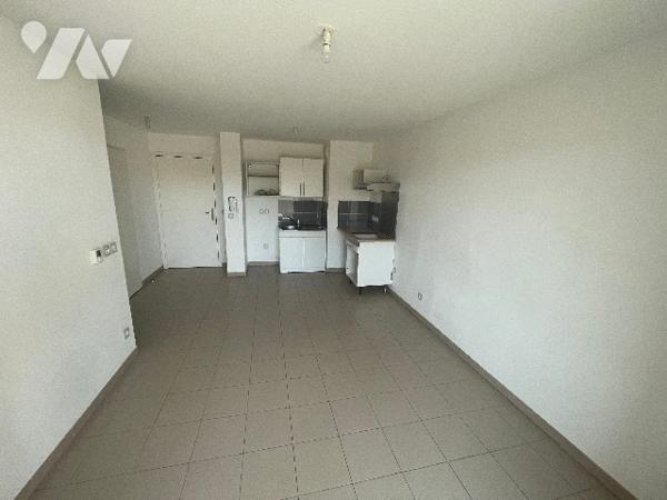 T2 +parking BLANCARDE 13004, au calme, 3 rue BERANGER , terrasse pas de vis a vis.