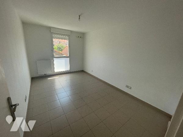 T2 +parking BLANCARDE 13004, au calme, 3 rue BERANGER , terrasse pas de vis a vis.