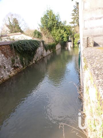 Immeuble à vendre 101 m² Provins