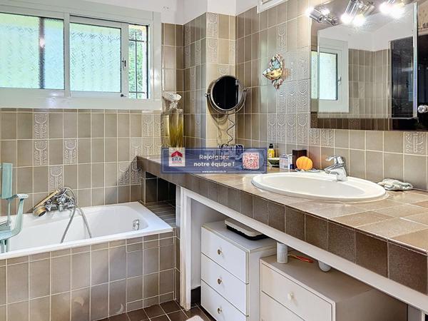 Superbe maison avec Emplacement calme et dominant