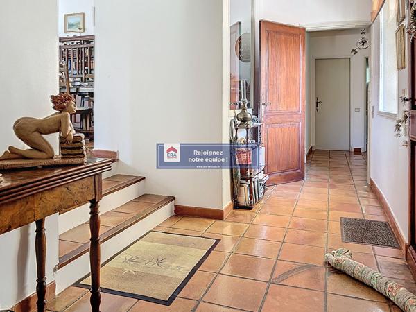 Superbe maison avec Emplacement calme et dominant