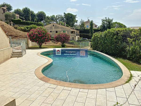 Superbe maison avec Emplacement calme et dominant