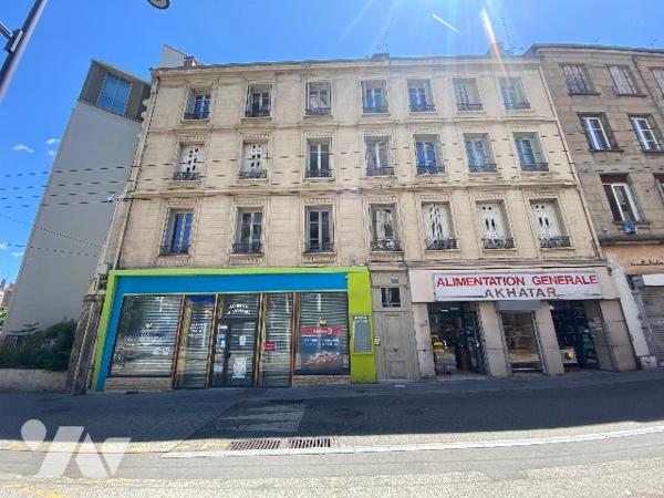 Immeuble complet de 6 logements, 2 commerces, combles aménageables