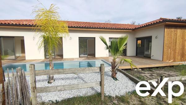 Maison contemporaine de plain-pied - piscine à 2 tours de roues de l'océan
