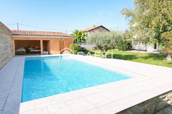 Maison d’exception de 195 m² – Vieux Village de L’Isle d’Abeau – Terrain de 1130 m² avec piscine et dépendance