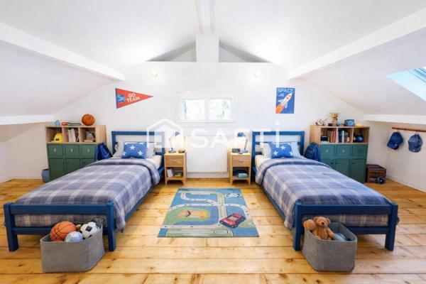 Maison d’exception de 195 m² – Vieux Village de L’Isle d’Abeau – Terrain de 1130 m² avec piscine et dépendance