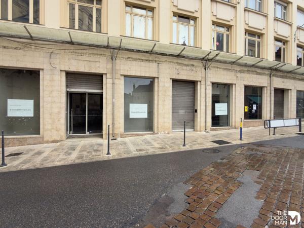Locaux commerciaux - Loué - 335 m² - NEVERS | The Door Man