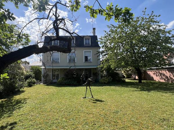 Maison familiale d’exception à 400 m du RER A – La Varenne Saint-Hilaire