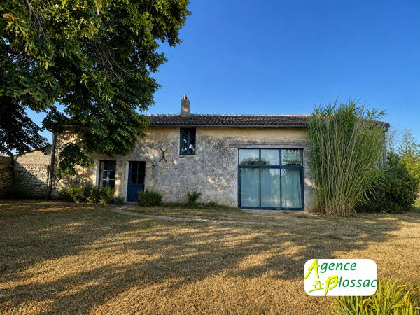 MAISON EN PIERRE /// PROXIMITE MIREBEAU