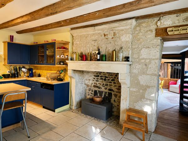 MAISON EN PIERRE /// PROXIMITE MIREBEAU