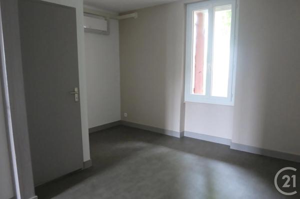 Immeuble à vendre  248,60 m 2   MONTLUCON  - 03