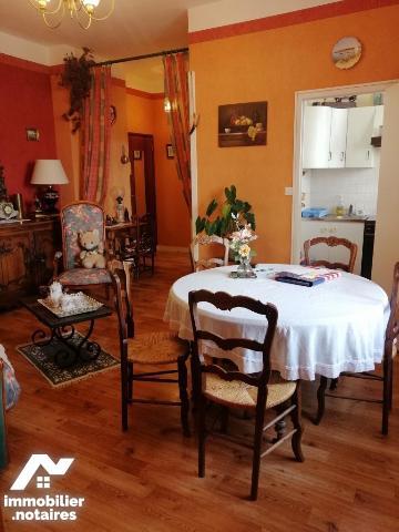 TROIS PIECES - Proximité immédiates des Commerces et Parc du Château