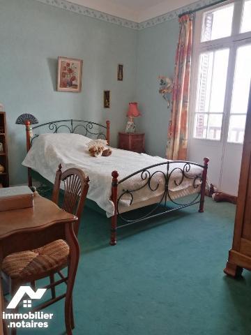 TROIS PIECES - Proximité immédiates des Commerces et Parc du Château