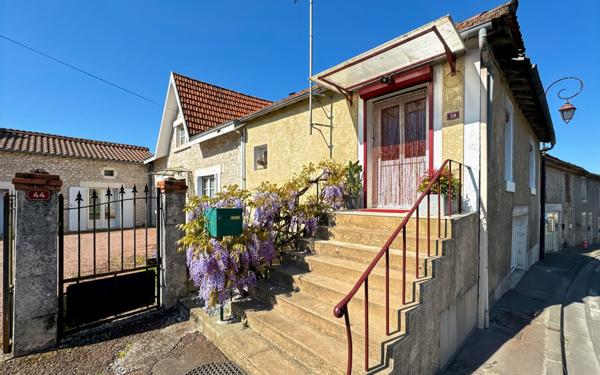 Maison à vendre    2 pièces •  Mensignac