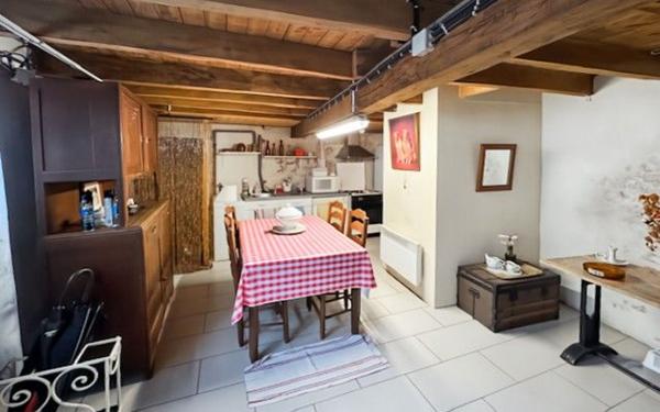 Maison à vendre    2 pièces •  Mensignac